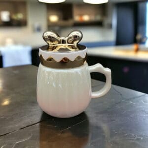 Kubek zakręcany z kokardą biało-różowy - 400ml